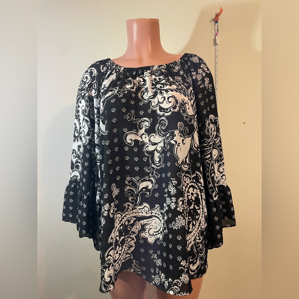Cato Women’s size 14/16 blouse top Black white design bell sleeve
